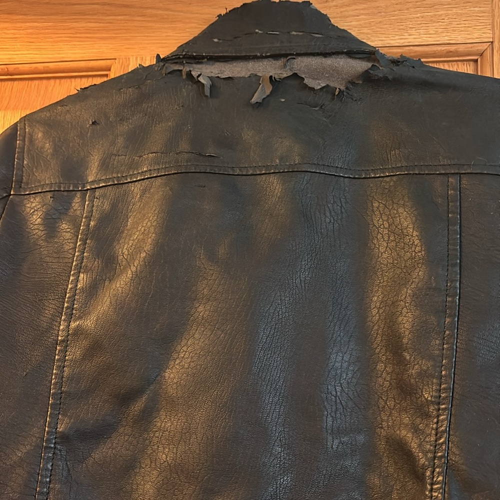 Leather jacket - Picture 2 of 2